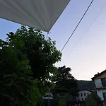 度假居 & Blue House